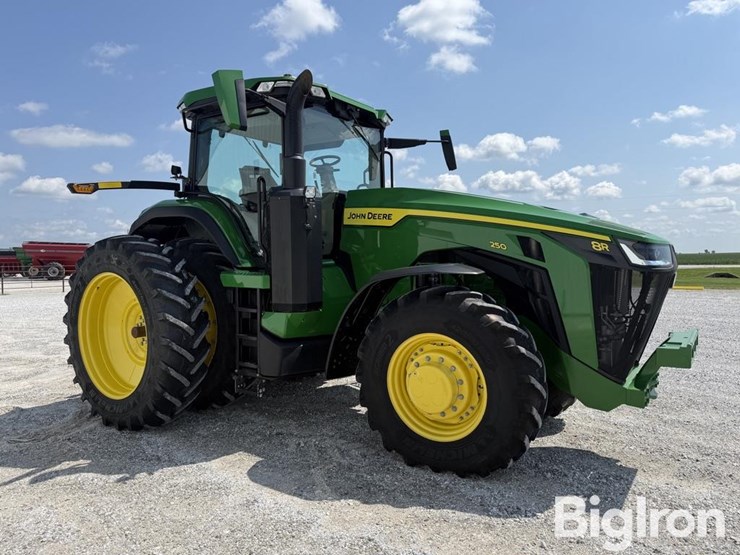 2024-john-deere-8r-250-image-3