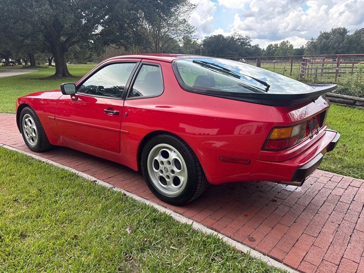 #152-•-offered-at-no-reserve-|-1987-porsche-944-image-4