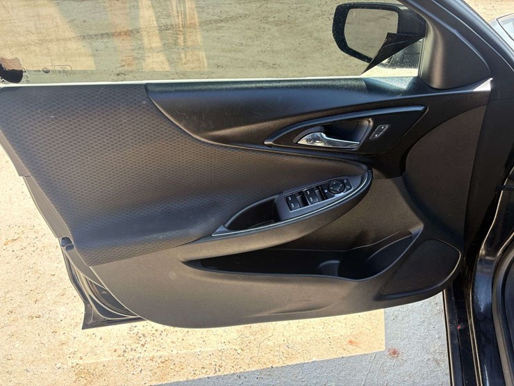 2018-chevrolet-malibu-4-door-sedan-(119,692-miles)-image-11