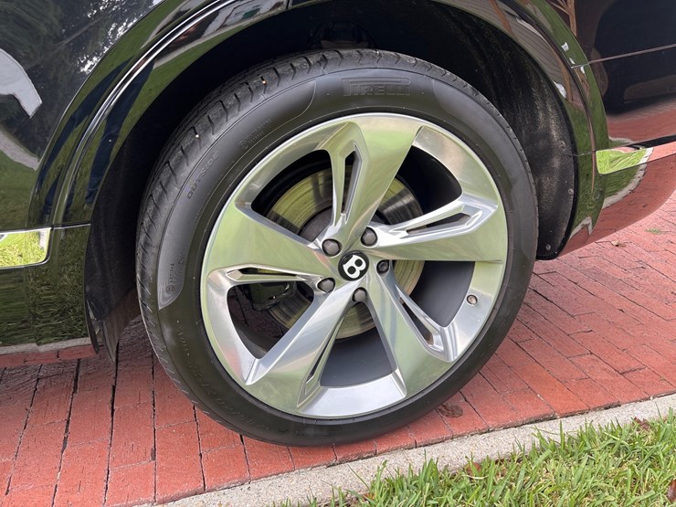 #153-•-offered-at-no-reserve-|-2018-bentley-bentayga-suv-image-17