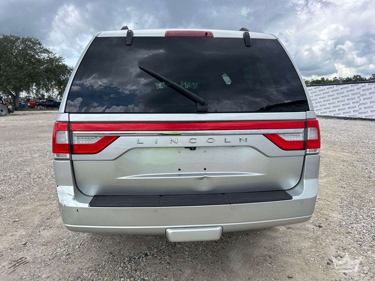 2016-lincoln-navigator-image-25