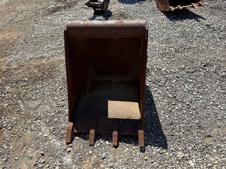 24”-excavator-bucket-image-1