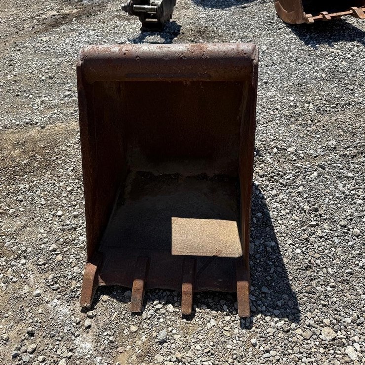 24” Excavator Bucket