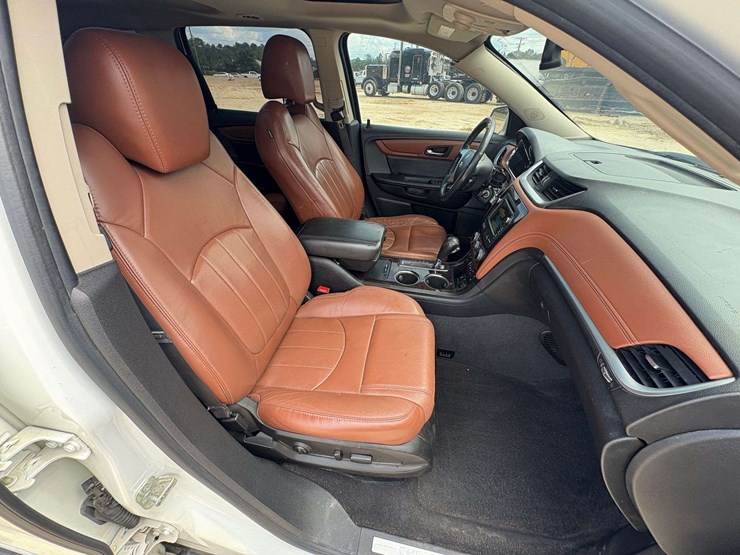2015-chevrolet-traverse-image-25