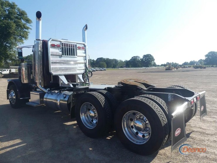 2024-peterbilt-389-image-3