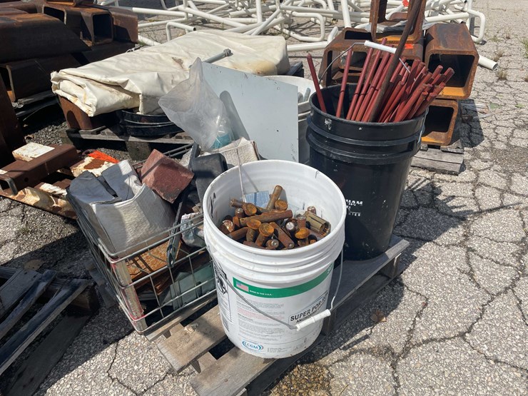 #10619-•-pallet-of-scrap-metal-image-1