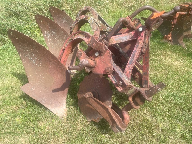 #1638-•-3-bottom-moldboard-plow-image-12