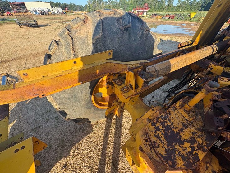 deere-410d-image-17