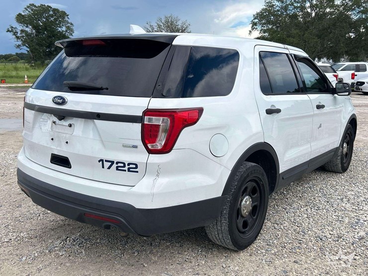 2017-ford-explorer-image-3