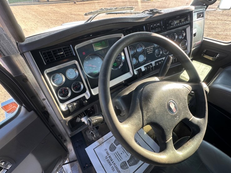 2012-kenworth-t800-image-22
