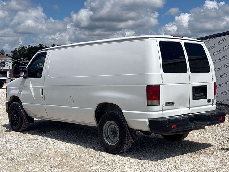 2013-ford-cargo-image-2