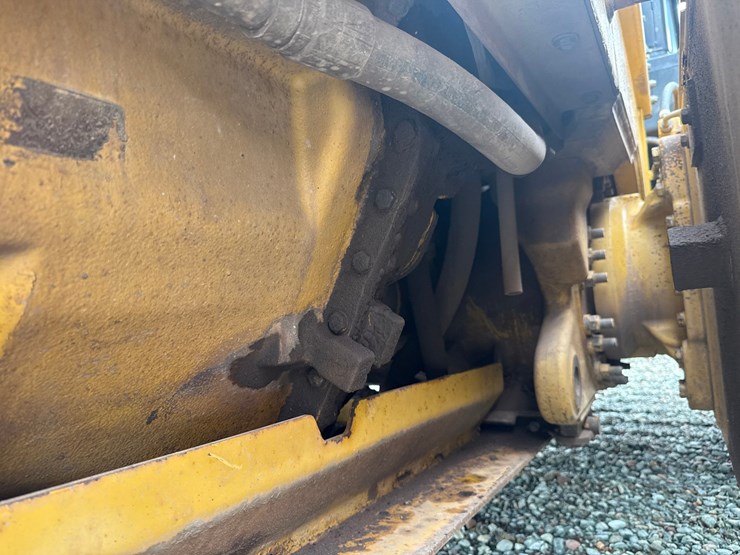 caterpillar-160m-awd-image-65