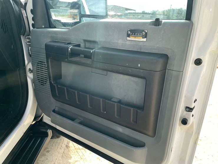 2012-ford-f550-image-17