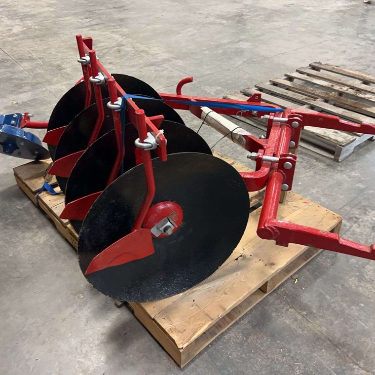 International Harvester Fast-Hitch Disk Plow