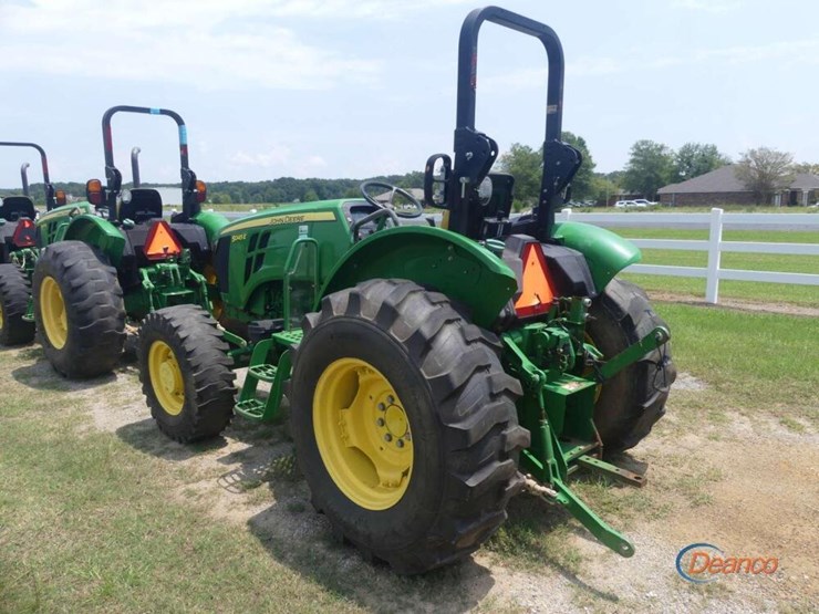 2021-john-deere-5045e-image-4