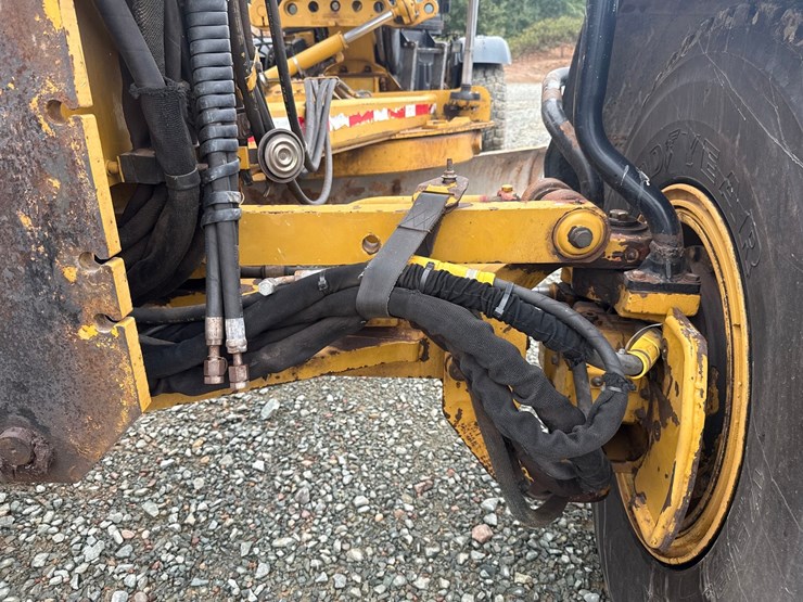 caterpillar-160m-awd-image-14