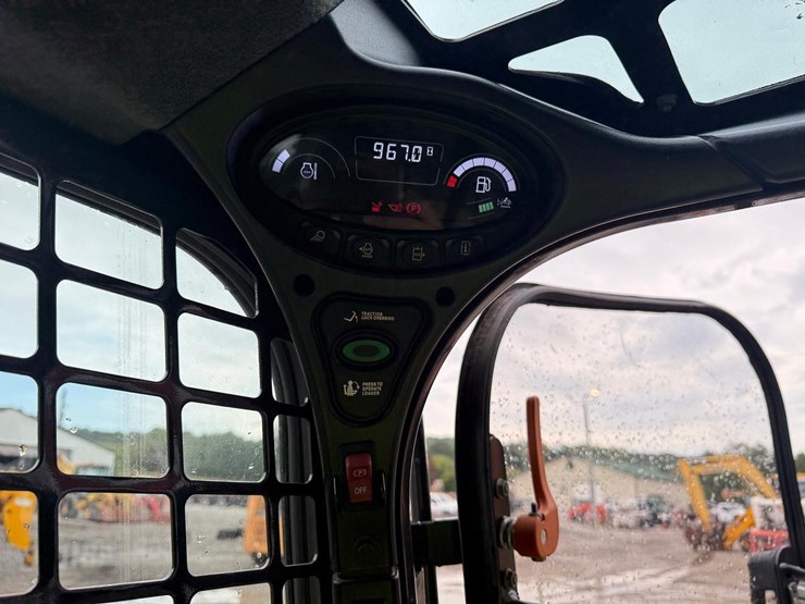 2023-bobcat-t770-image-21