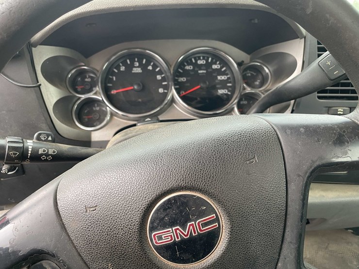 2010-gmc-2500-image-49