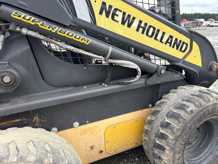 2019-new-holland-l228-image-17