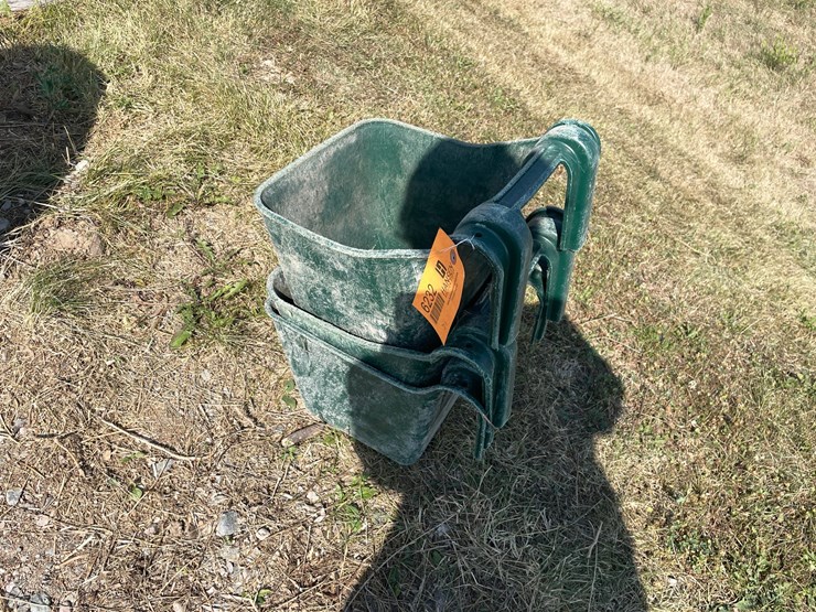 #6232-•-(3)-feed-buckets-image-6