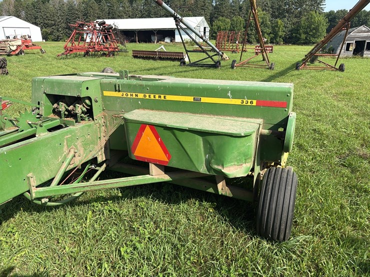 john-deere-336-image-5