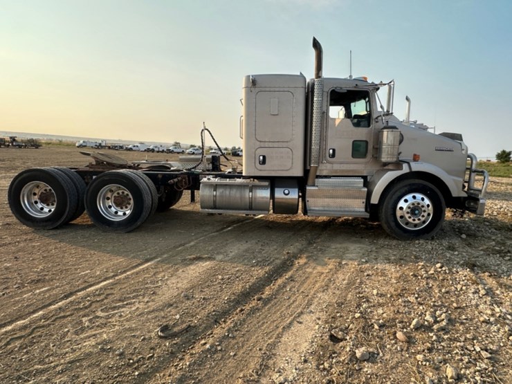 2011-kenworth-t800-image-4