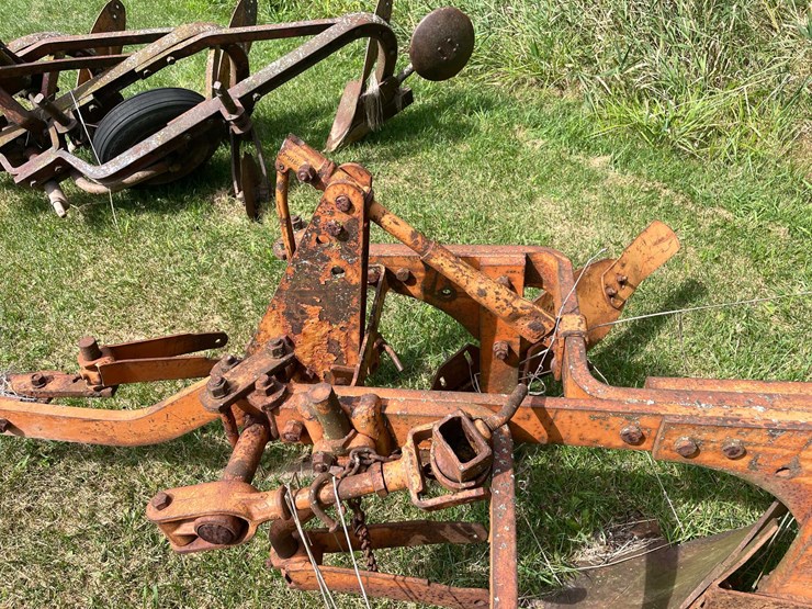 #1639-•-allis-chalmers-moldboard-plow-image-11