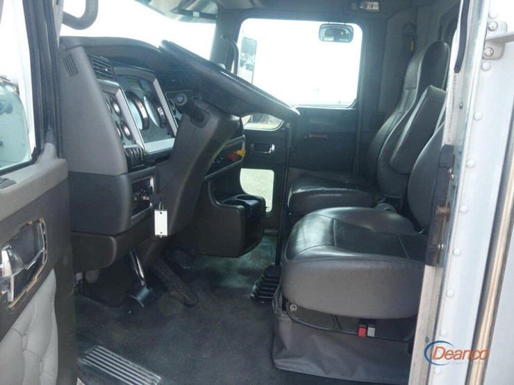 2018-kenworth-w900-image-18
