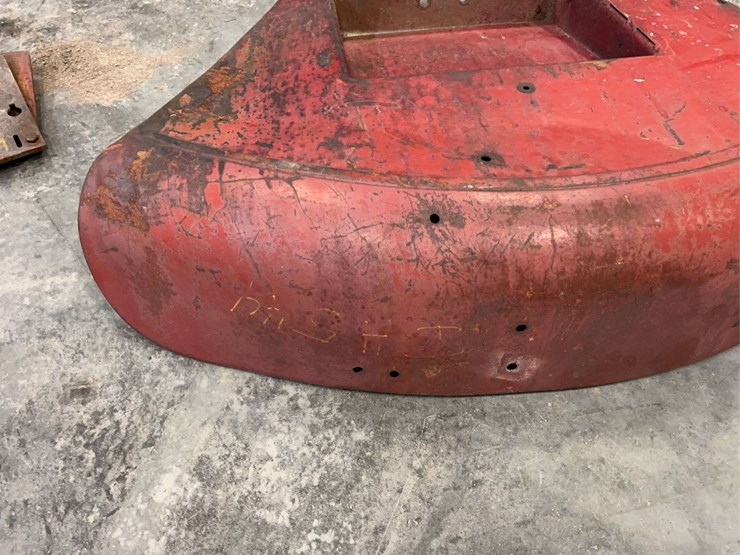 international-harvester-544-fenders-and-battery-holder-image-10