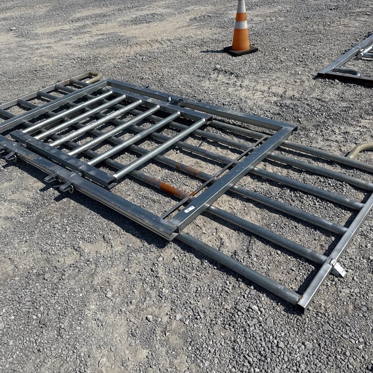 #555 • 5' WALK THRU GATE, 12' PANEL