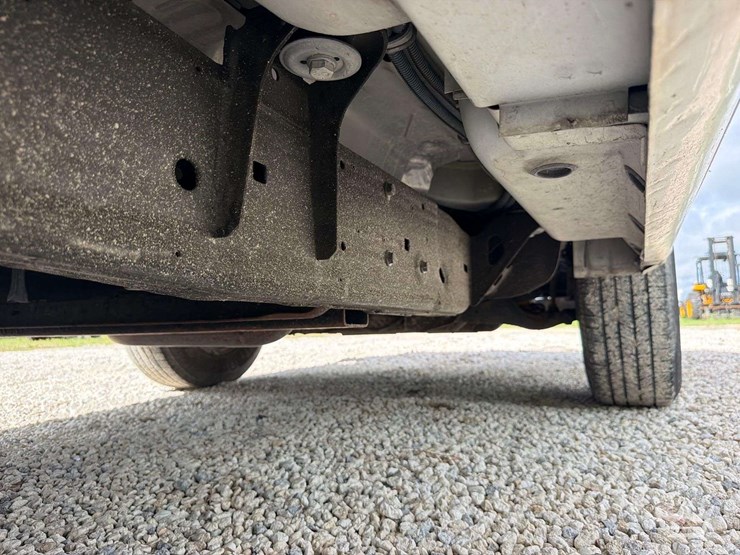 2018-chevrolet-express-g2500-image-41
