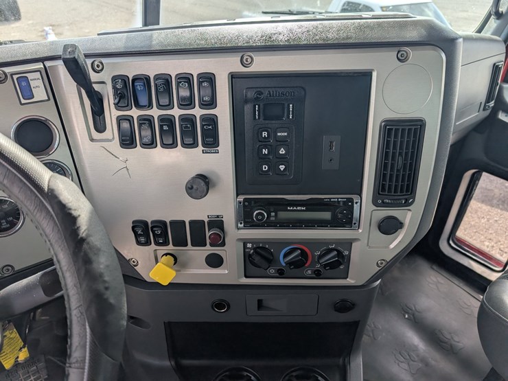 #259-•-2015-mack-gu713-granite-tri-axle-dump-truck-image-11