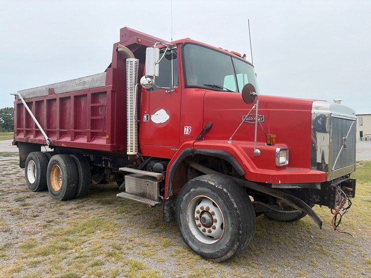 #269-•-1999-volvo-acl-tandem-axle-dump-truck-image-14