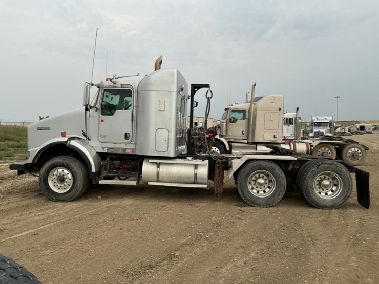 2012-kenworth-t800-image-9