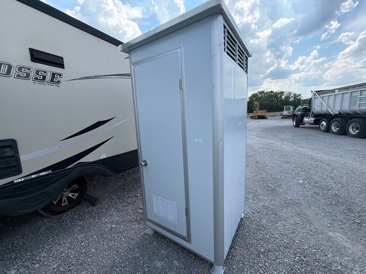 #204-•-portable-restroom-image-1