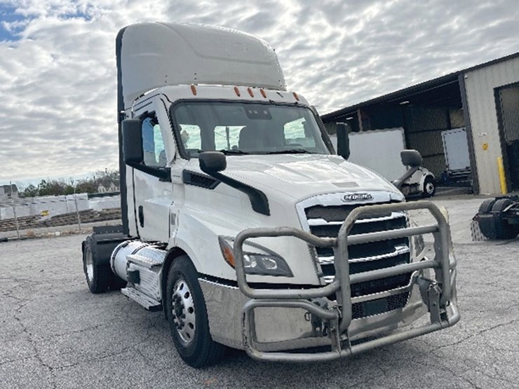 2020-freightliner-cascadia-116-image-1