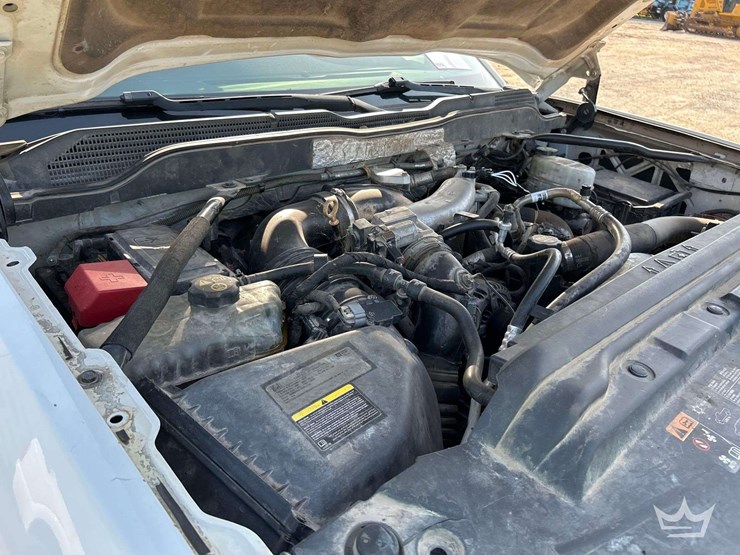 2016-chevrolet-silverado-3500-image-9