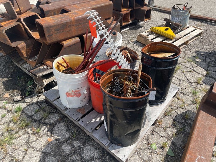 #10615-•-pallet-of-scrap-metal-image-1