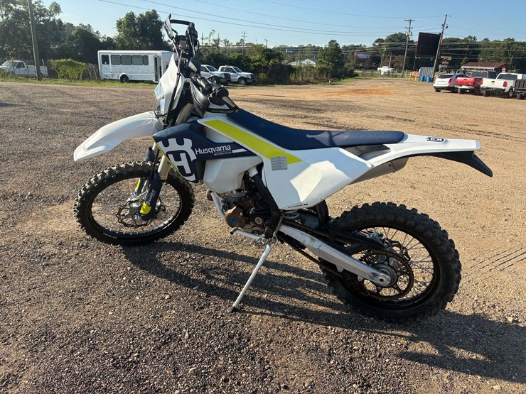 2017-husqvarna-dirt-bike-(439-miles)-image-14