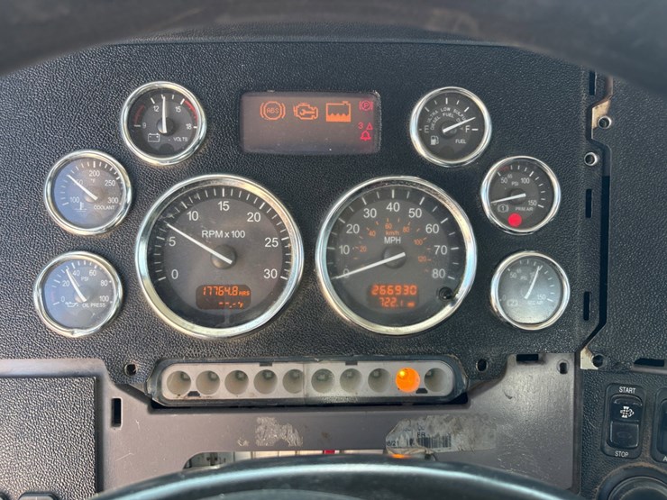 2014-peterbilt-367-image-17
