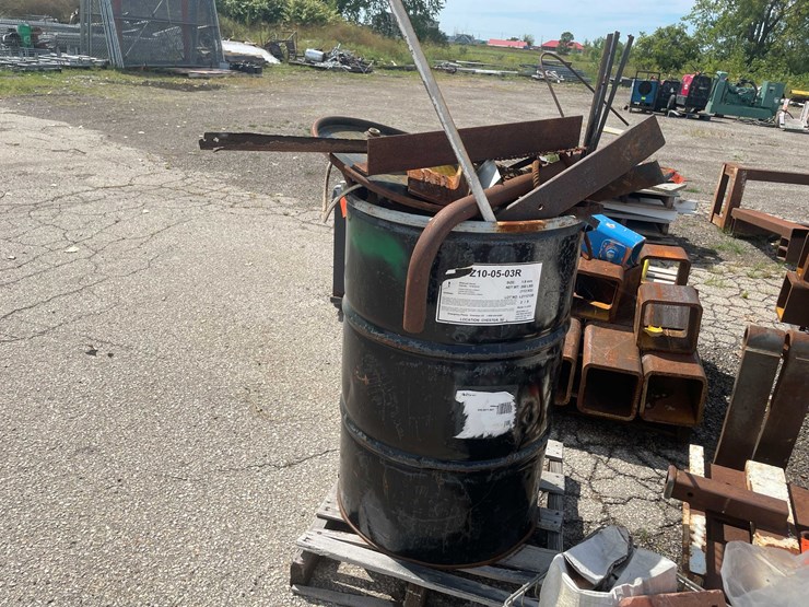 #10610-•-metal-barrel-with-scrap-metal-contents-image-3
