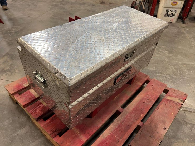 custom-three-point-mounted-toolbox-image-3