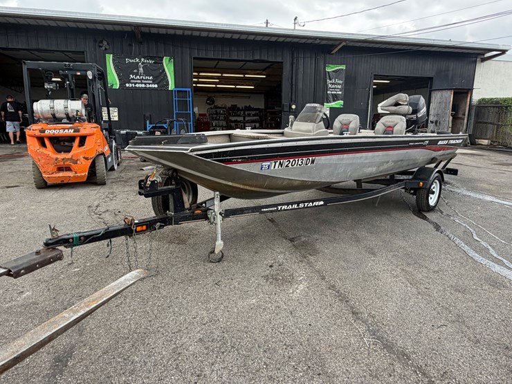 #211-•-2002-bass-tracker-pro-crappie-175-aluminum-boat-image-1