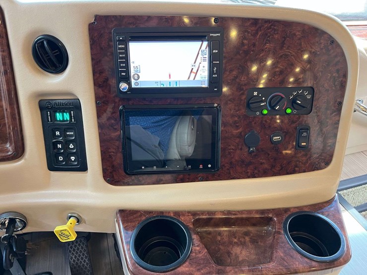 2016-entegra-coach-aspire-44b-mountain-master-luxury-diesel-pusher-motorhome-(51,192-miles)-image-161