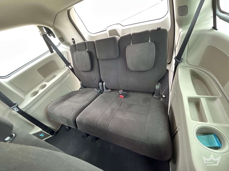 2013-dodge-caravan-image-21