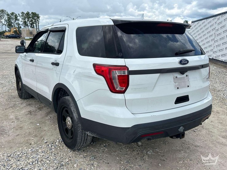 2017-ford-explorer-image-4