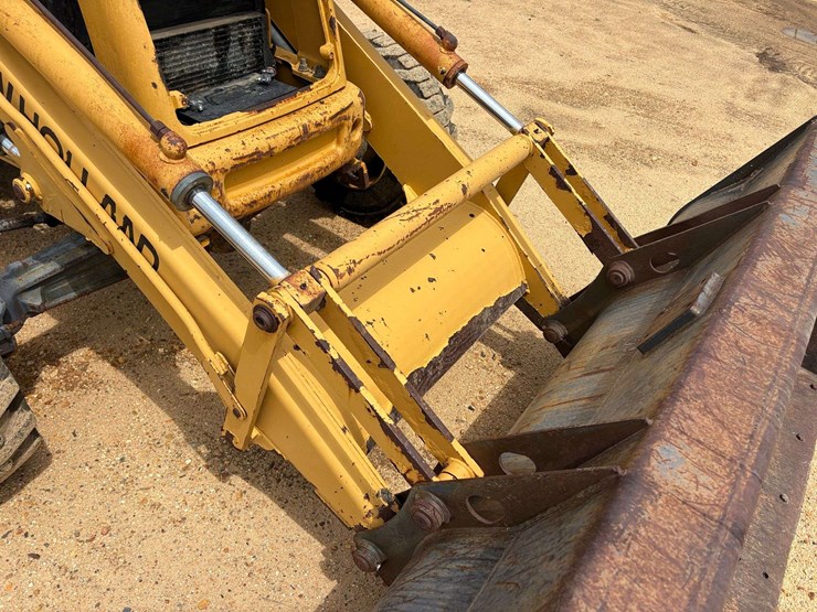 new-holland-555e-image-10