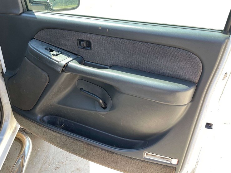 2003-gmc-sierra-2500-image-17