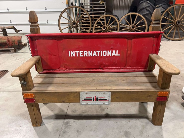 custom-international-harvester-tailgate-bench-image-1