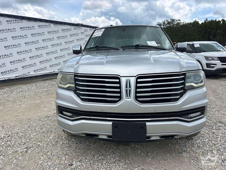 2016-lincoln-navigator-image-26